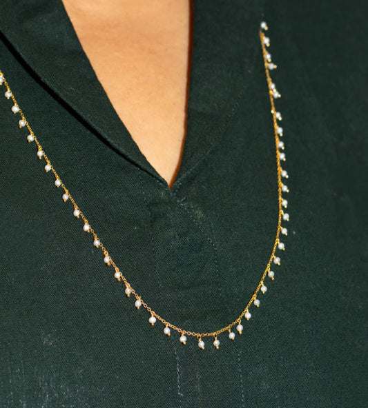 Traditional Chain Necklace with Hanging Pearl Droplets