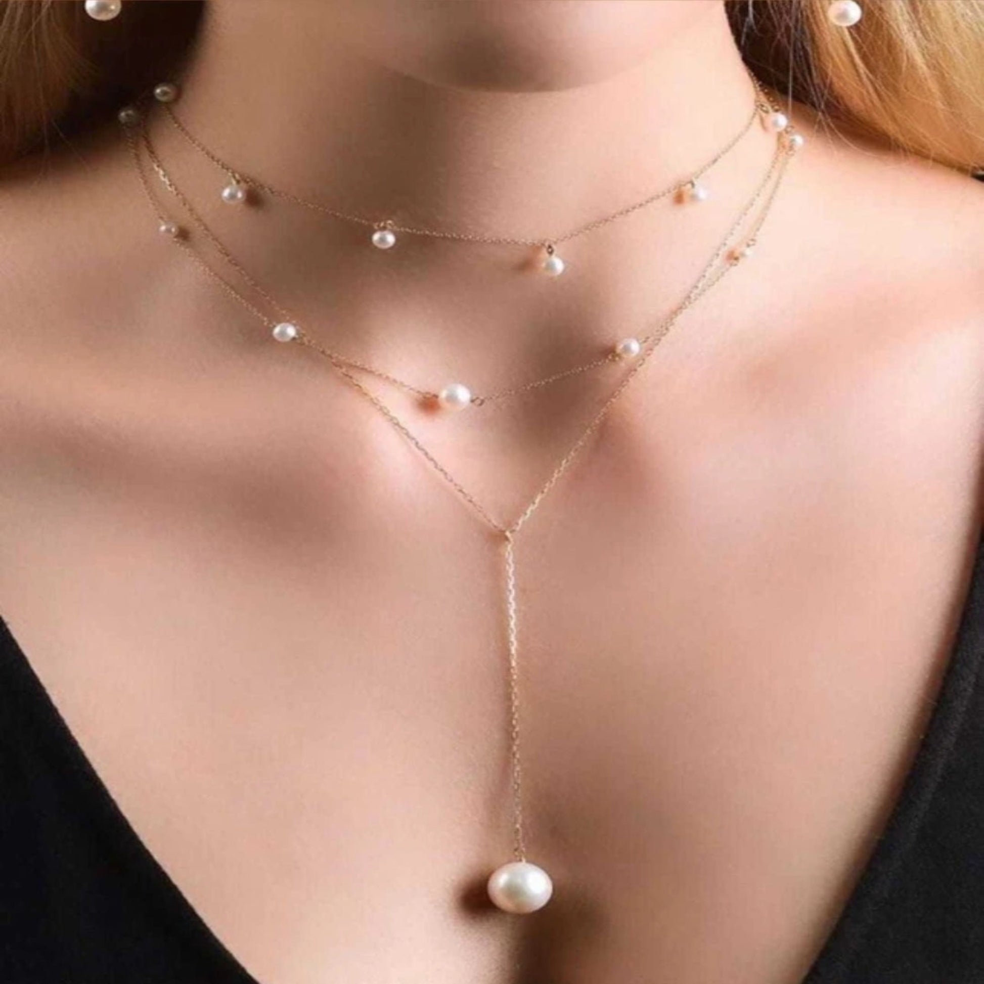 Pearl necklace on a model with a blurred background